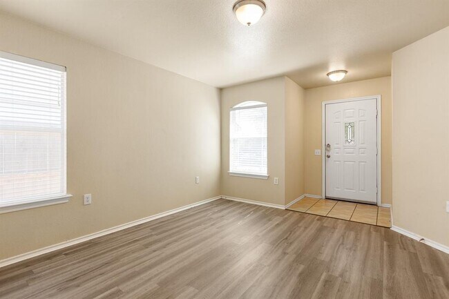 Foto del edificio - 7400 Cayenne Ln