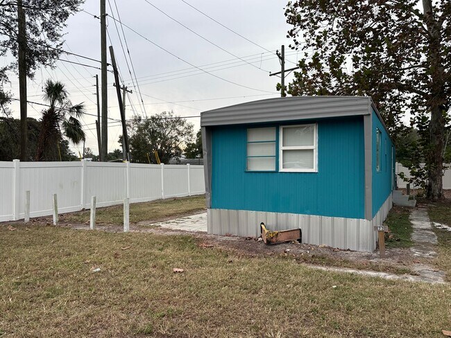 Foto del edificio - 2Bed 1Bath Rent To Own in Zephyrhills, FL