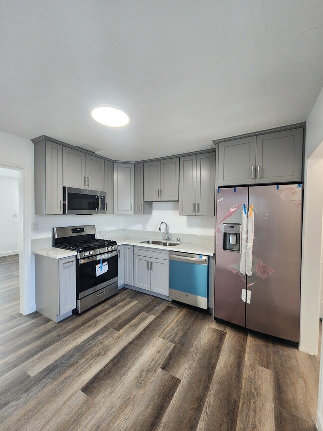 Foto del edificio - 245 E 219th St