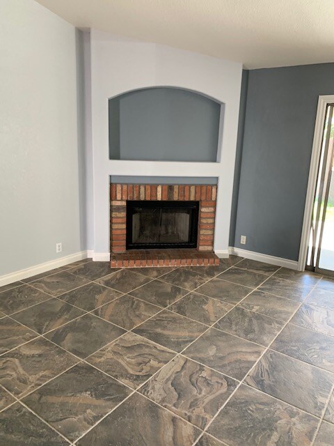 Building Photo - 8923 W Sierra Vista Dr