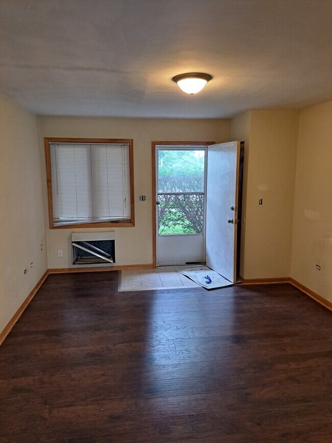 Foto del edificio - 10700 S Roberts Rd