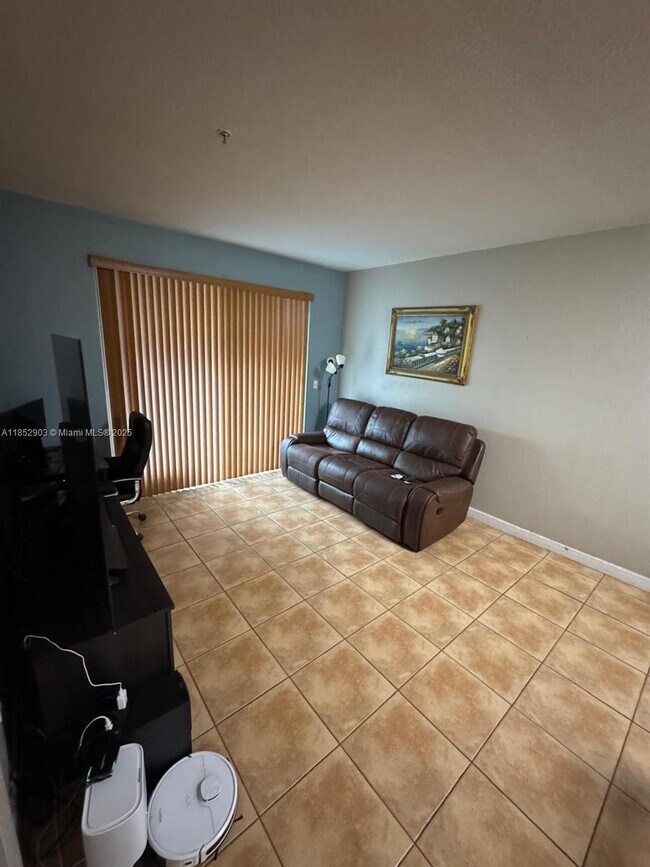 Foto del edificio - 7060 NW 177th St