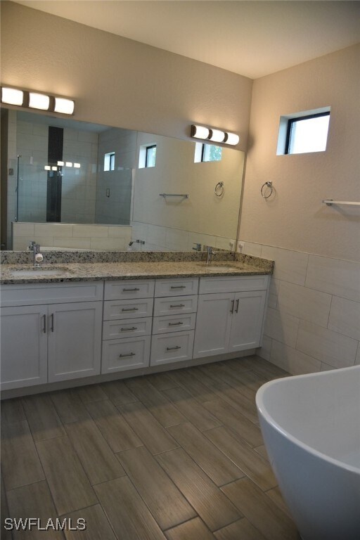 Building Photo - 4666 Villa Capri Ln