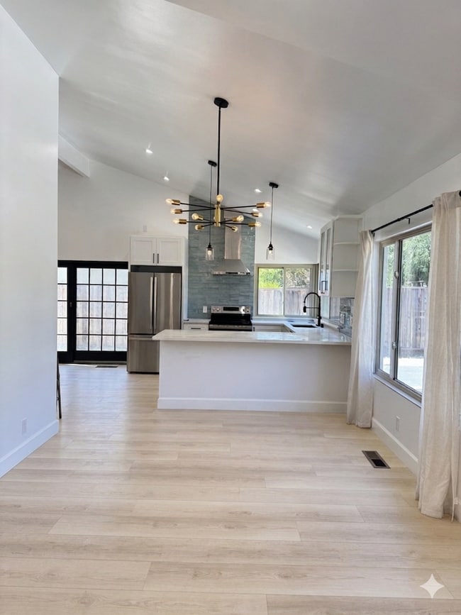 Building Photo - 9887 Broadmoor Dr