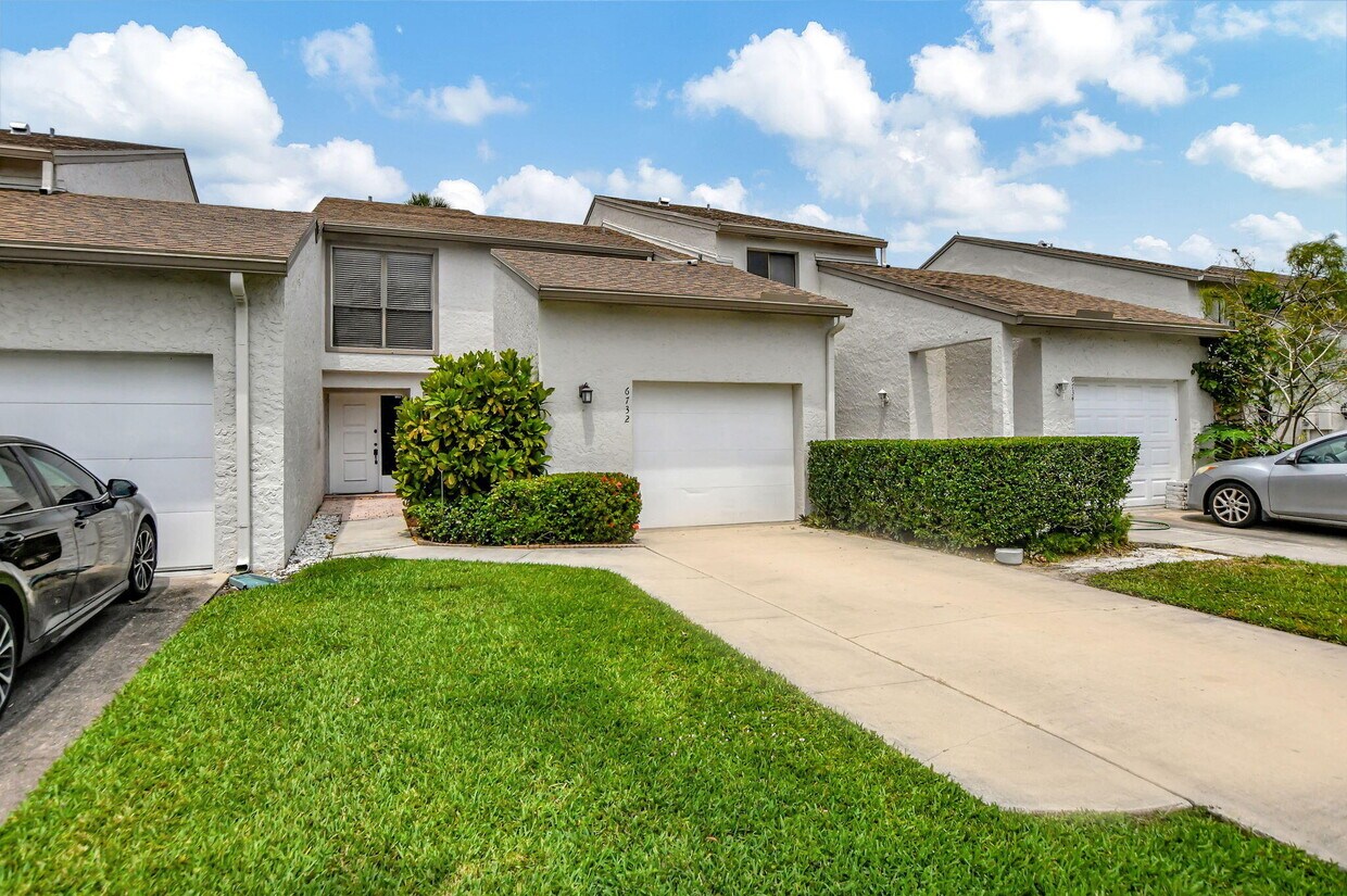 Foto principal - 6732 Canary Palm Cir