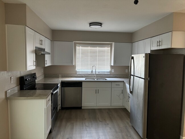 Foto del edificio - Charming 2BR/1BA Home in Mesa - Modern Ame...