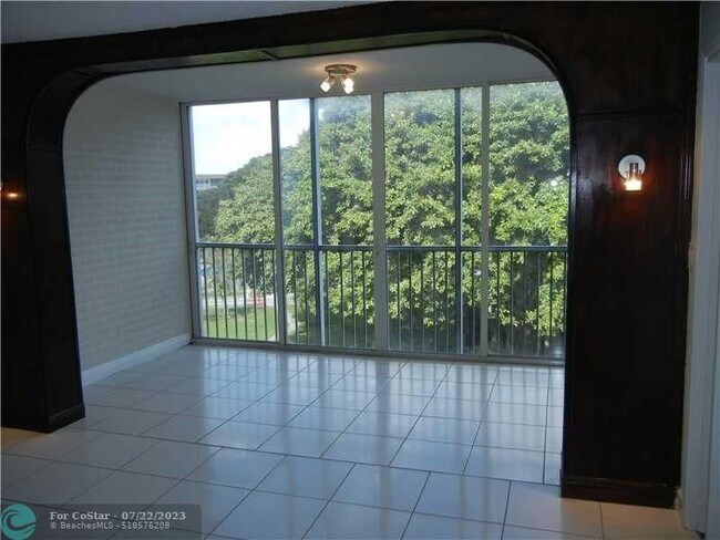 Foto del edificio - 3000 S Course Dr