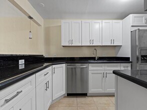 Building Photo - 6900 N Kendall Dr