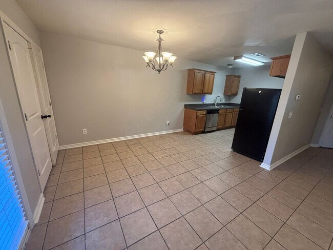 Foto del edificio - COMING SOON!! 3 Bedroom Duplex in Farmington!