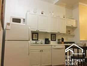 Building Photo - 918 Green Bay Rd