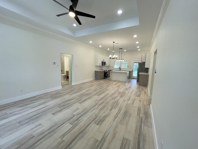 Foto del edificio - 115 E 8th St