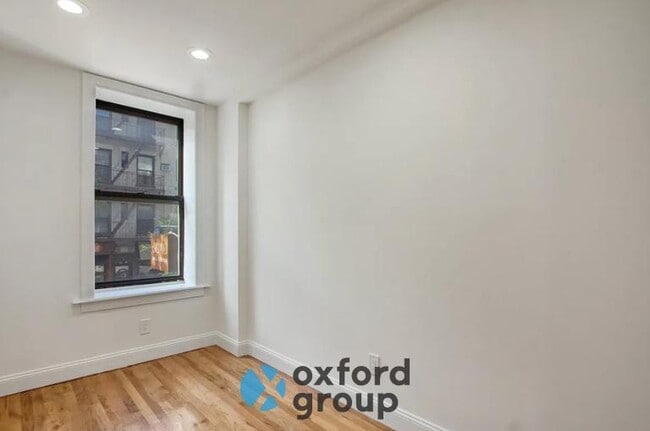 Building Photo - East 10th Street