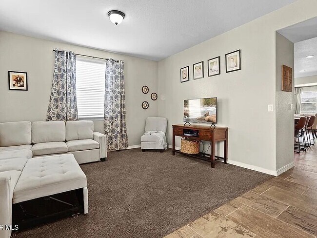 Foto del edificio - 5525 Valley Cedar Dr