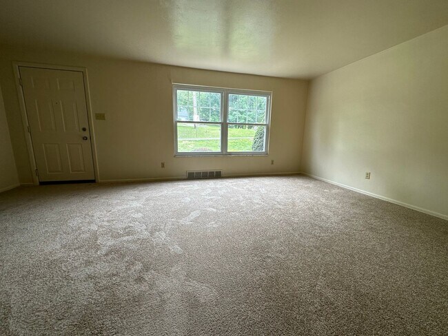 Foto del edificio - Enticing 2BR Townhouse with Central A/C an...