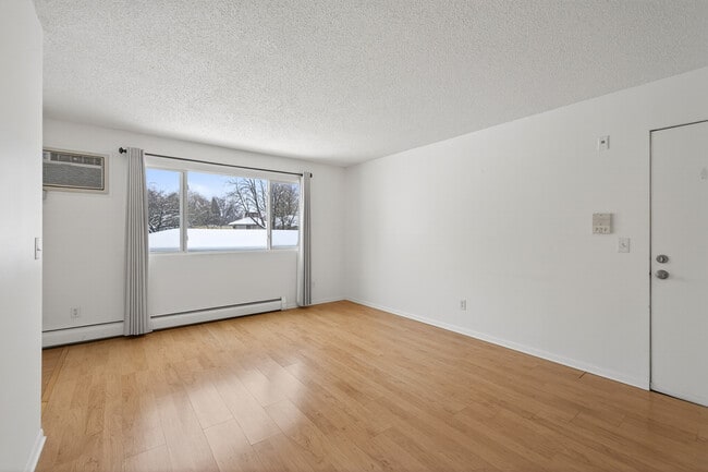 Building Photo - Rosco Apts- 2740