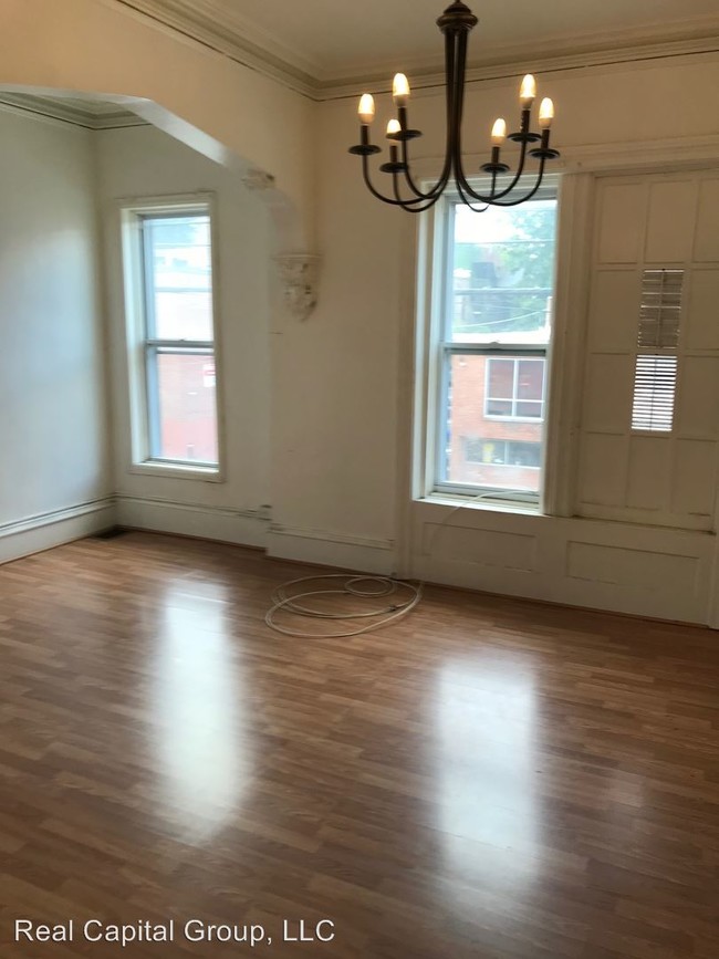 Building Photo - 254 Lark St