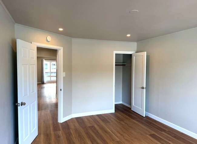 Building Photo - TOTAL REMODEL LARGE BRIGHT 1800sf 3BR/2BA/2GR Cayuga Terrace Home  AVAILABLE NOW