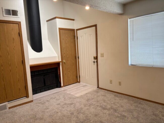 Building Photo - Windcreek Condominiums near Buckley and Mi...