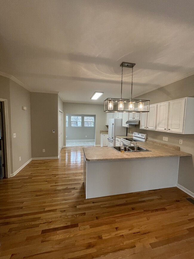 Kitchen - 33 Cherokee Ridge Ct