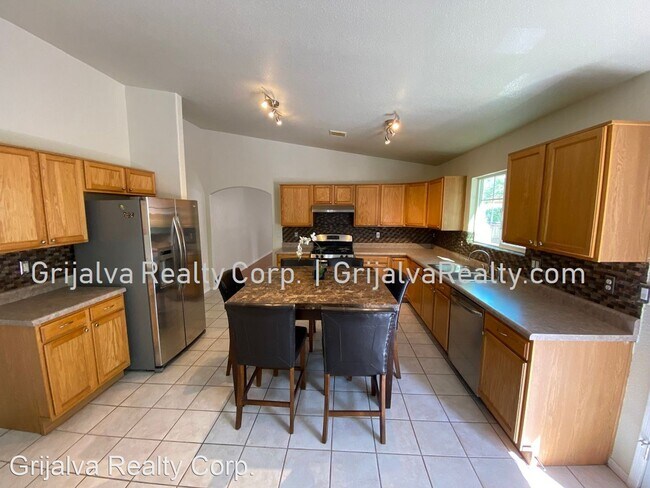 Building Photo - 4 br, 2 bath House - 3529 W. Camino de Talia