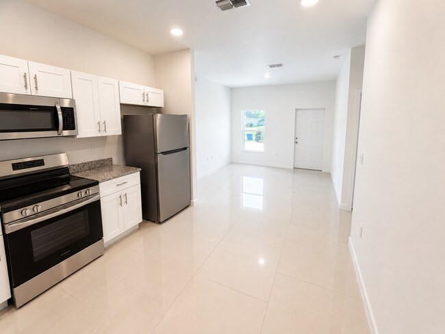 Building Photo - Beautiful Brand new house for rent, Lehigh Acres