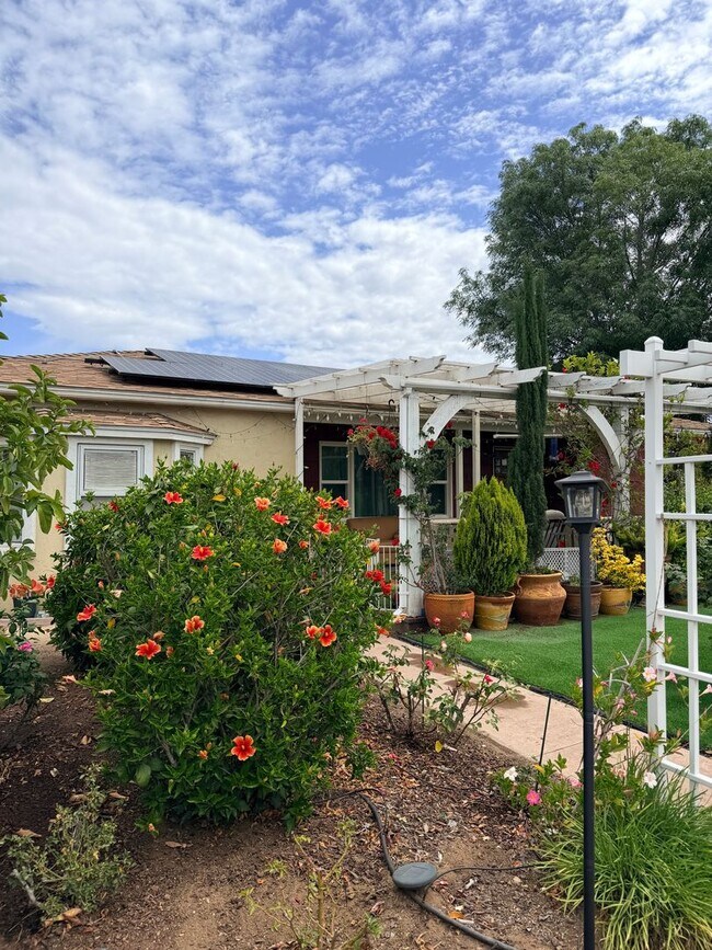 Foto del edificio - Three bedroom , two bath home in beautiful La Mesa!