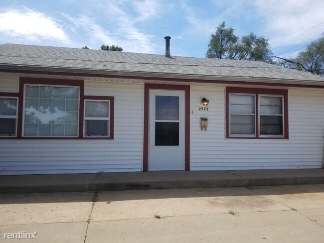 Building Photo - 2 br, 1 bath House - 2523 W. Central