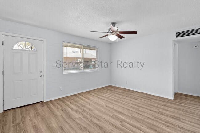 Foto del edificio - 1638 W Desert Cove Ave