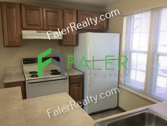 Foto del edificio - Spacious 2 Bed, 1.5 Bath Townhome