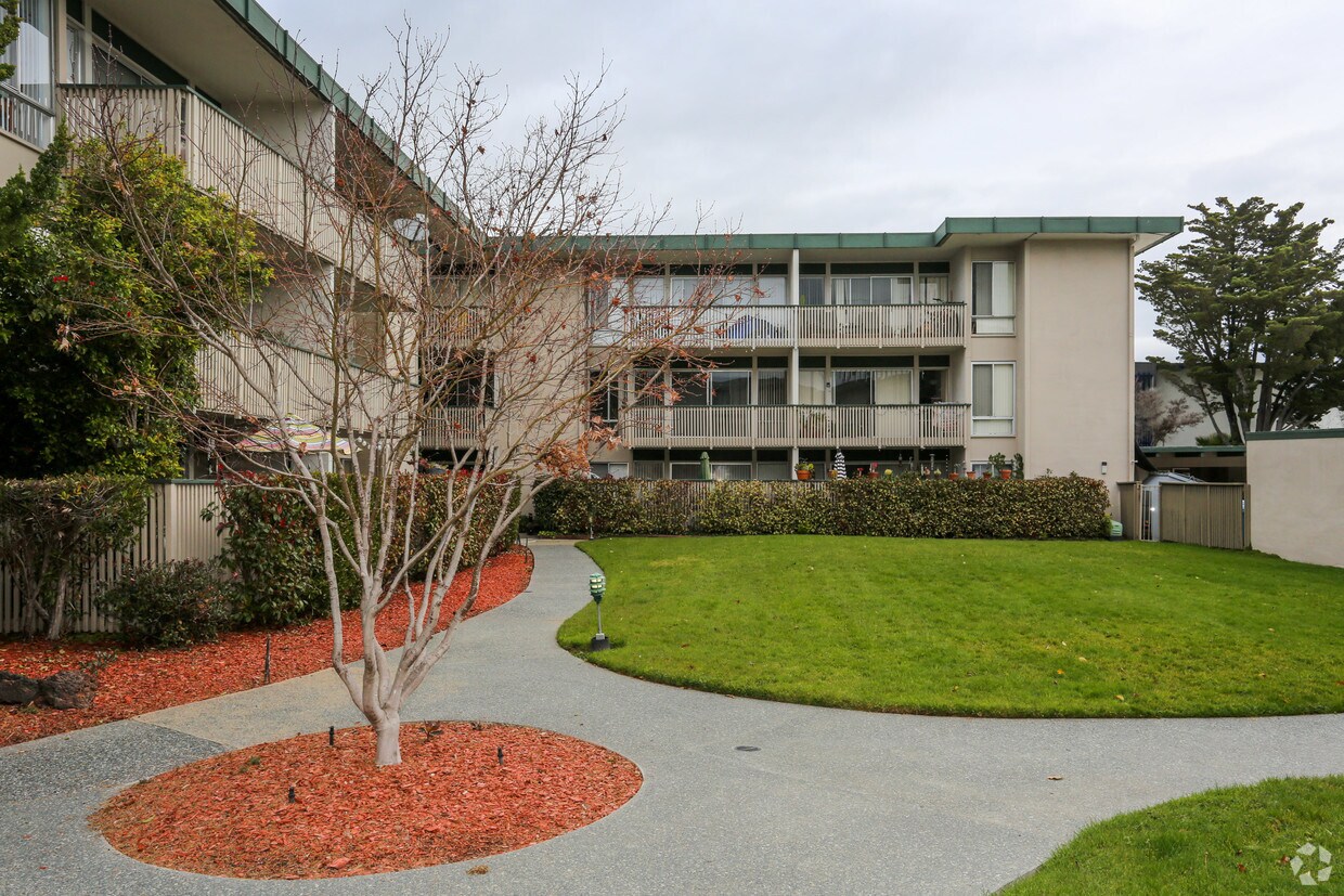 Tradewind Surf Apartments Apartments in Foster City, CA