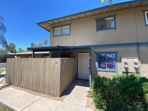 Building Photo - 286 W Palomino Dr