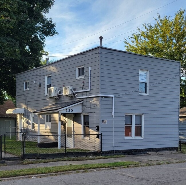 Foto del edificio - 135 Byron St