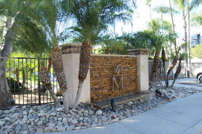 Foto del edificio - 5565 Canoga Ave