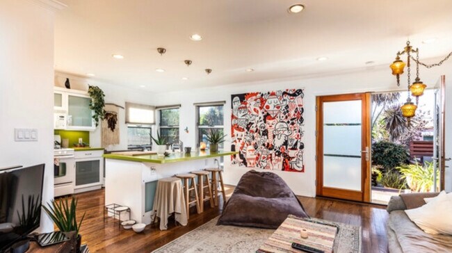 Foto del edificio - 750 Vernon Ave