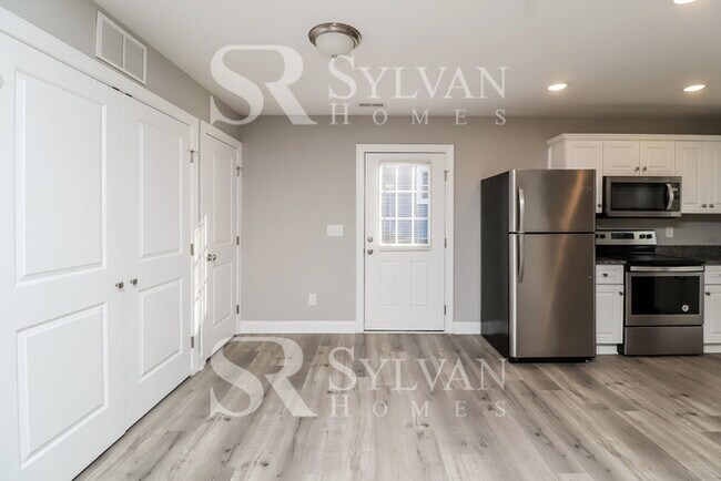 Foto del edificio - The living is easy in this 3 bedroom, 2 ba...