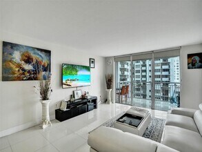 Building Photo - 18061 Biscayne Blvd