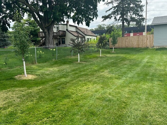 Building Photo - Beautifully Remodeled 4 Bedroom