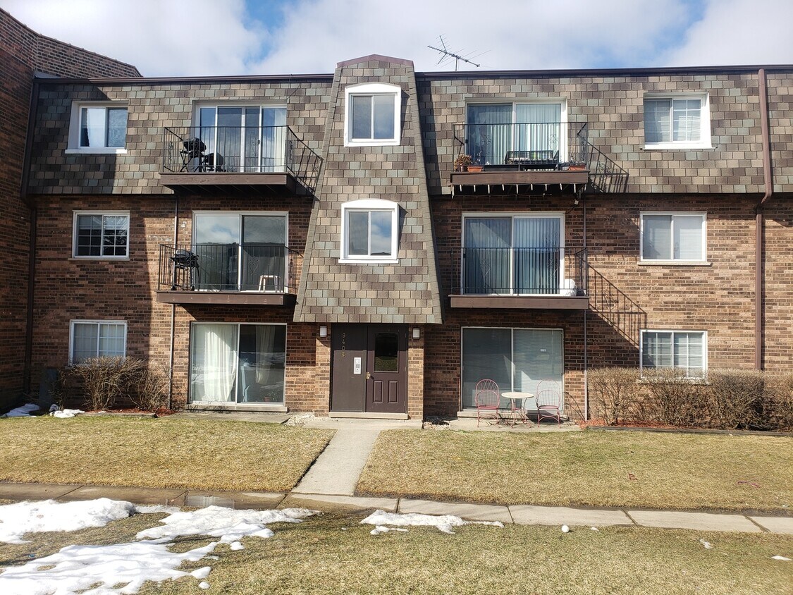 9408 Bay Colony Dr Unit 2S, Des Plaines, IL 60016 Condo for Rent in