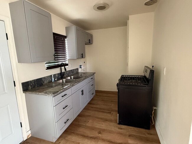 Foto del edificio - $500 off 1st month!!! Clean and Cozy One B...
