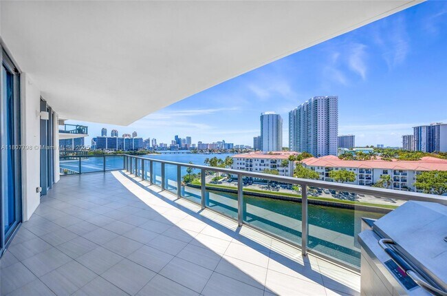 Foto del edificio - 3250 NE 188th St