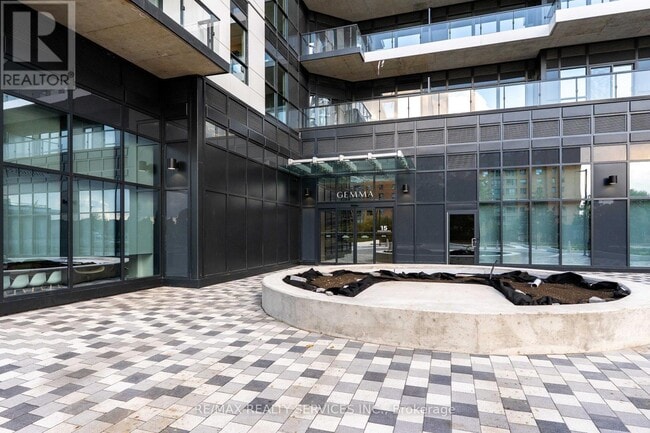 Building Photo - 15 Watergarden Dr