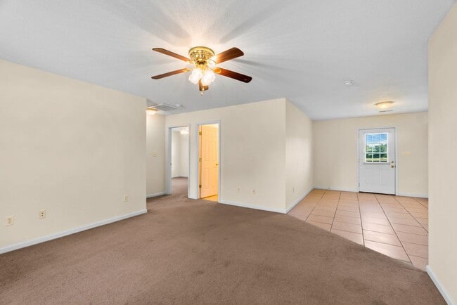 Building Photo - Comanche 238/240