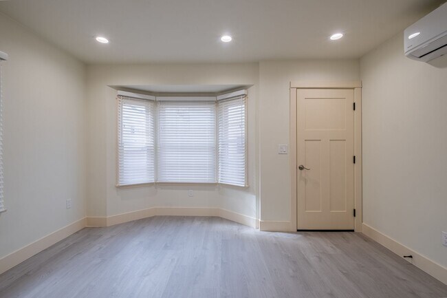 Building Photo - Catalina Residences