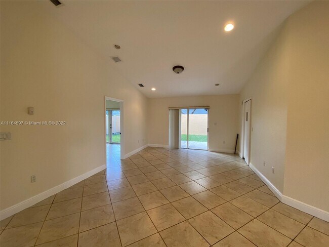 Foto del edificio - 4010 SW 142nd Ave
