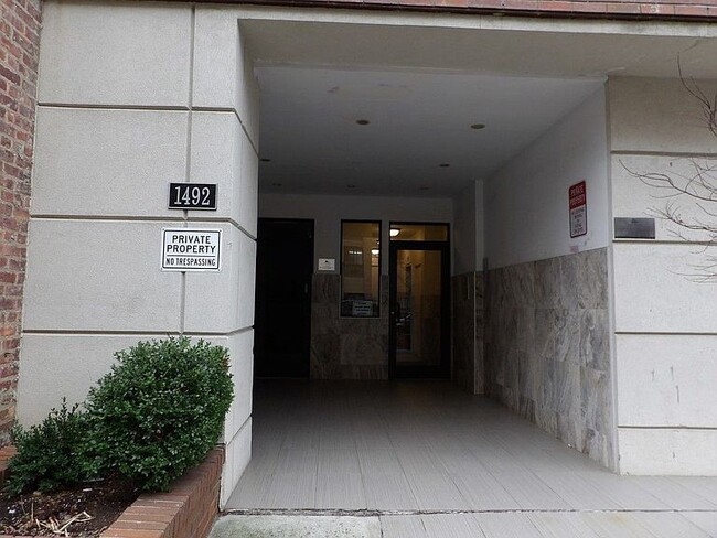 Foto del edificio - 1492 E 12th St