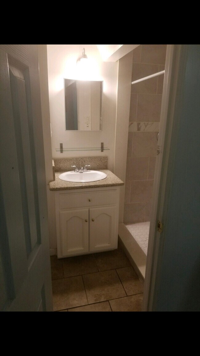 Foto del edificio - 4554 E 58th St