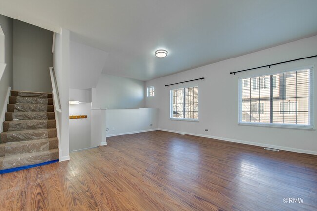 Building Photo - 27 Monarch Dr