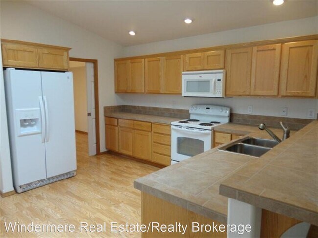 Building Photo - 3 br, 2 bath House - 717 Pecks Dr