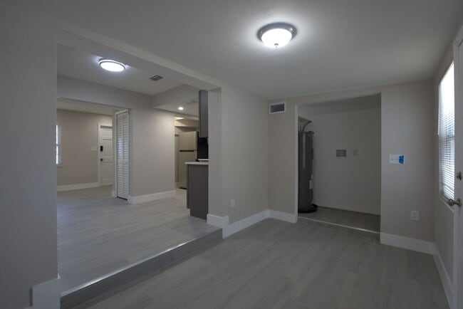 Building Photo - 810 W Anderson St