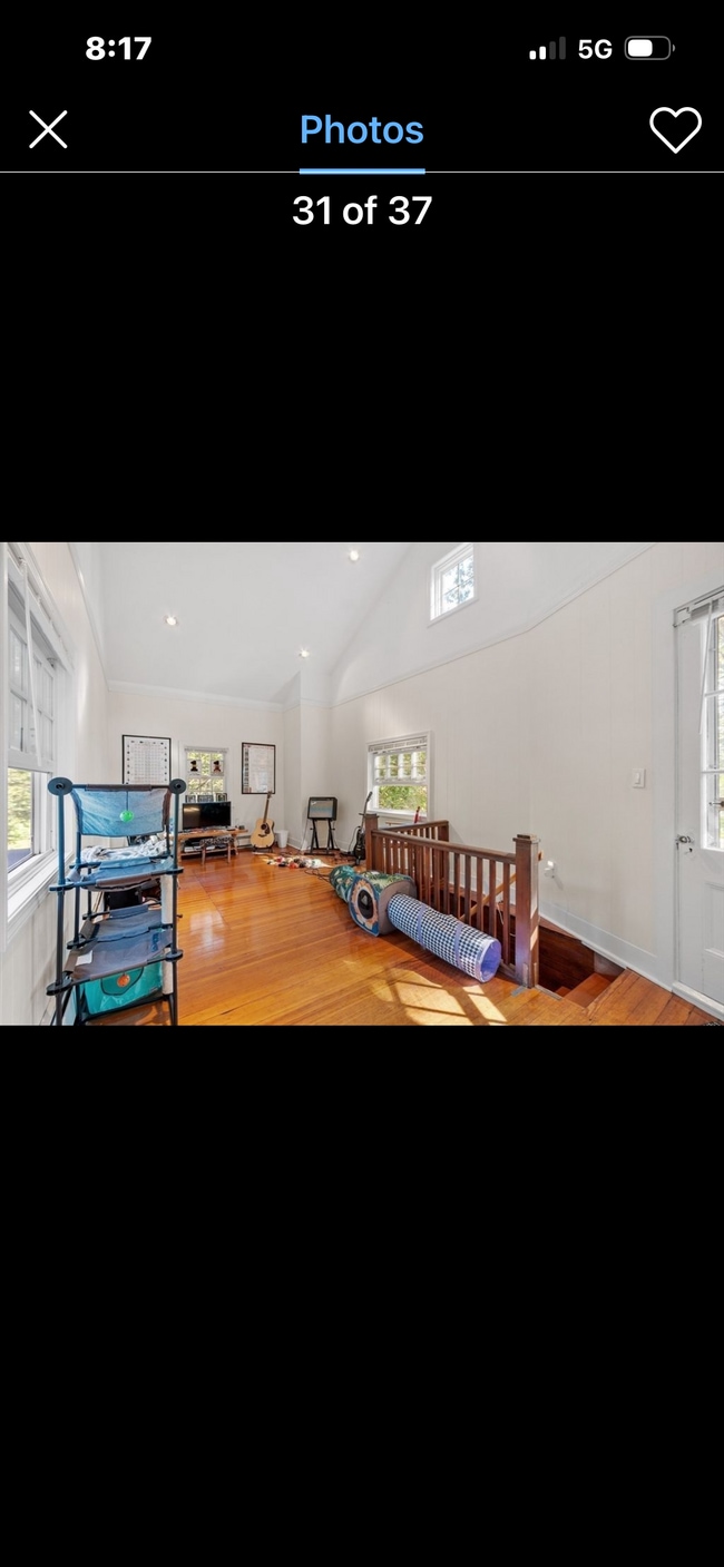 bonus loft room - 202 Paine St